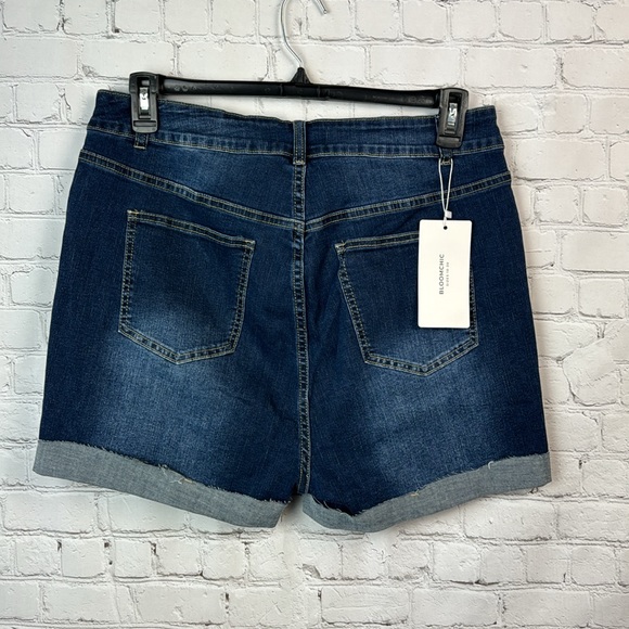 BloomChic Stretchy Roll Hem Distressed Denim Shorts Plus Size 16 1X - Picture 5 of 6